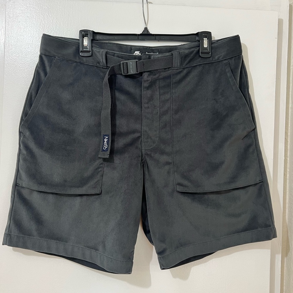 NIKE SB CORDUROY SHORTS SIZE 34 CHARCOL GREY